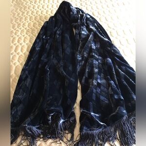 Elegant black and grey fringe scarf